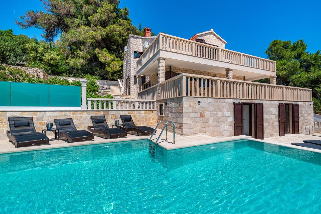 Villa Kadena - Luxury Seaside Villa With Private Heated Pool Selca  Экстерьер фото